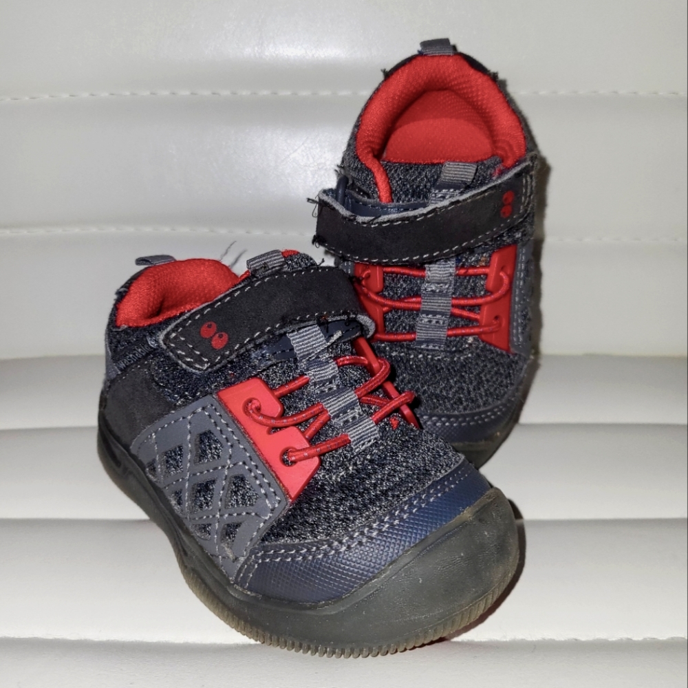 Kid's Shoes: Size 5, Surpize by Stride Rite